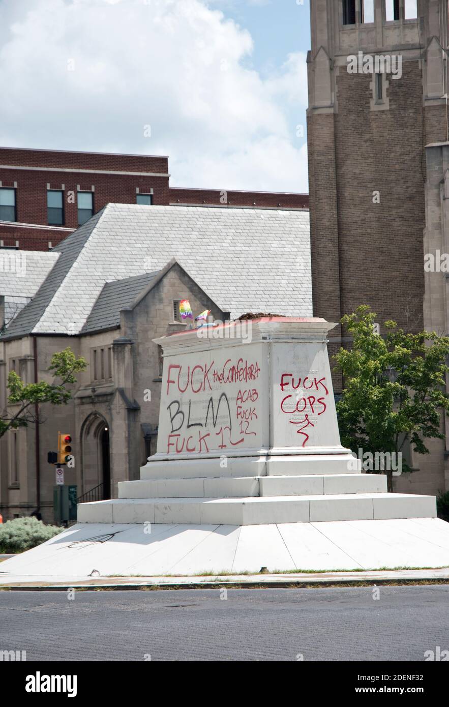 Confederate memorial destruction hires stock photography and images
