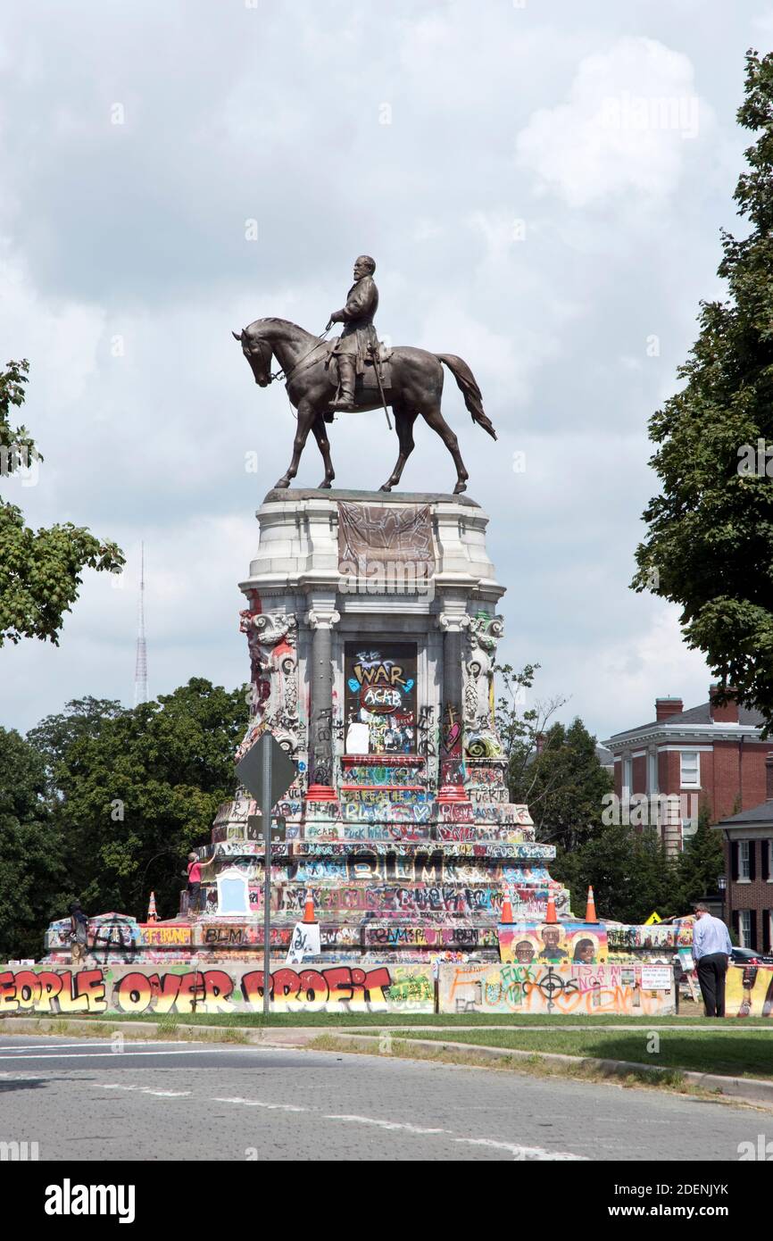 Monument of Civil War Confederate General, Robert E. Lee, on Monument