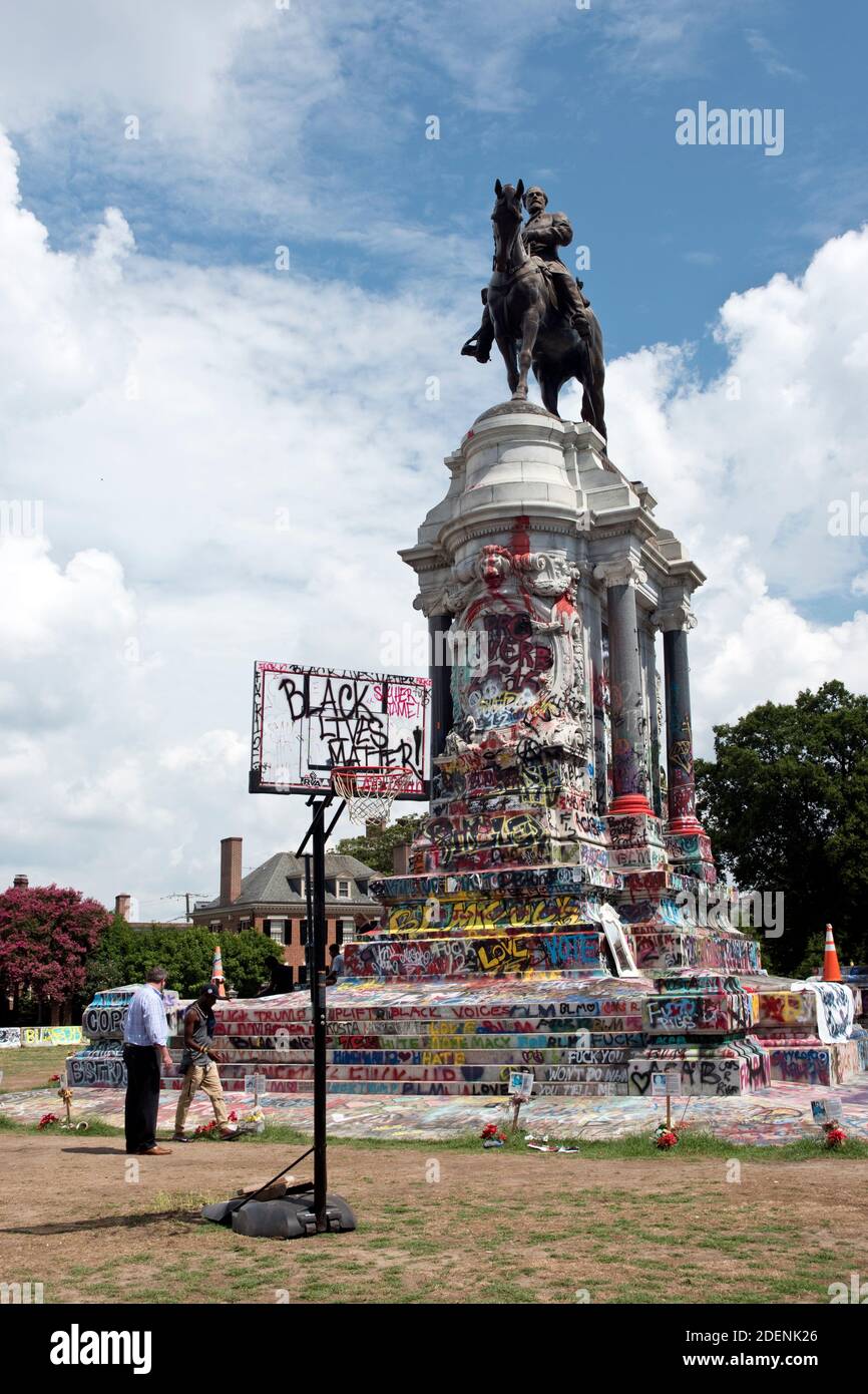 Monument of Civil War Confederate General, Robert E. Lee, on Monument