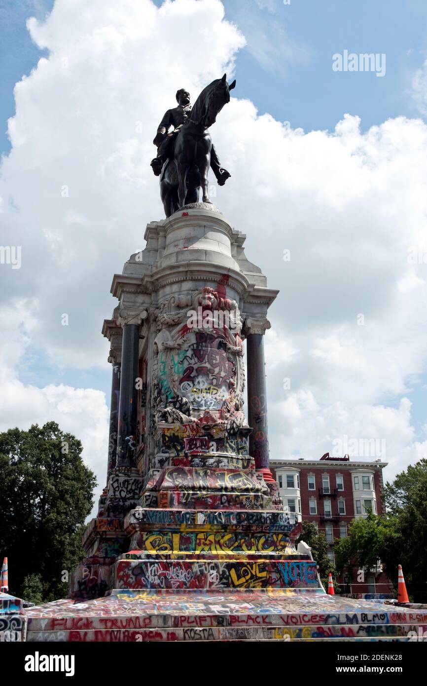 Monument of Civil War Confederate General, Robert E. Lee, on Monument