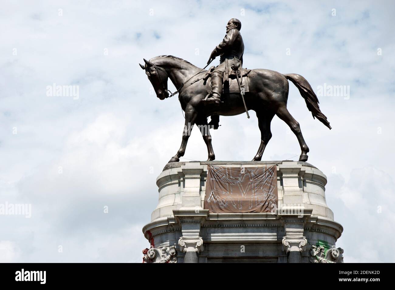 Monument of Civil War Confederate General, Robert E. Lee, on Monument