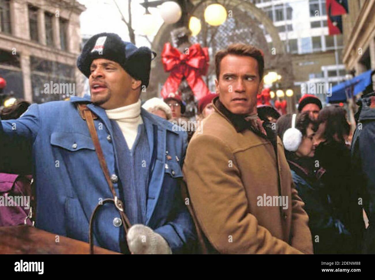 JINGLE ALL THE WAY 1996 20th Century Fox film with Arnold Schwarzenegger at right and Sinbad Stock Photo