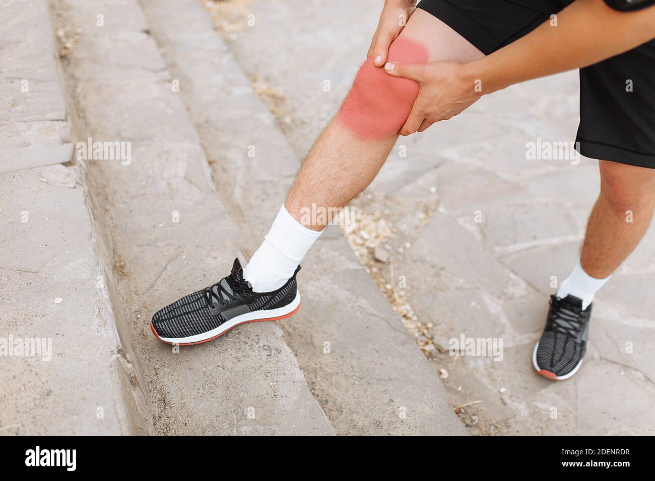 pain in the leg while running, pain in the knee and joints Stock Photo Alamy