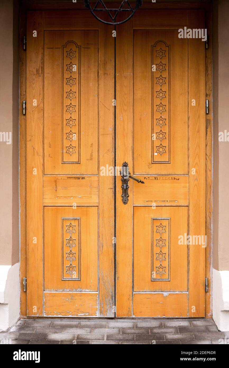 Yellow wooden door with stars of David Stock Photo Alamy
