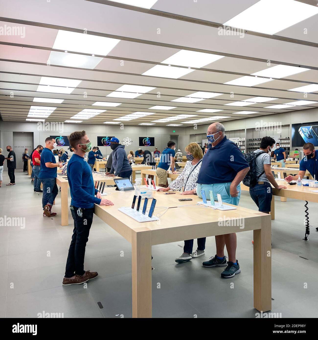 10+ Apple Store Florida Stock Photos, Pictures & Royalty-Free Images -  iStock
