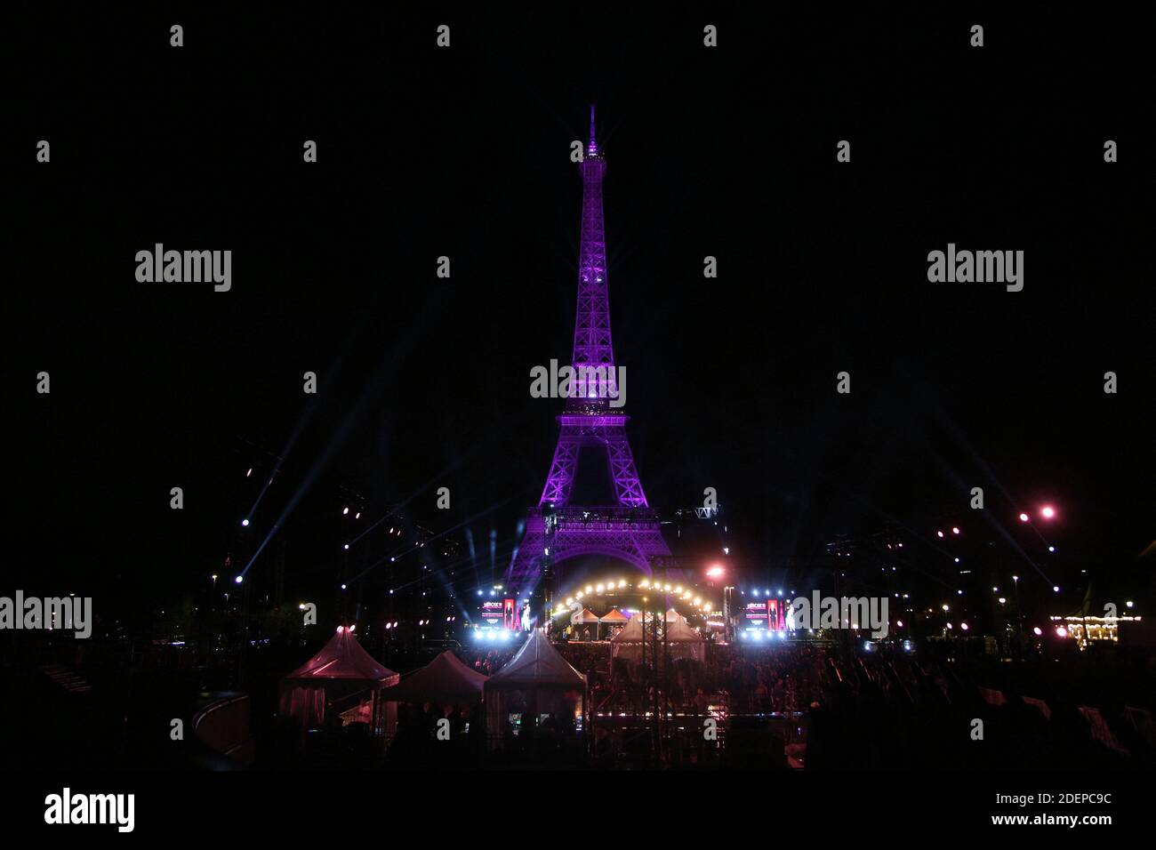 Atmosphere During The Octobre Rose Party On October 01 19 In Paris France Photo By Jerome Domine Abacapress Com Stock Photo Alamy