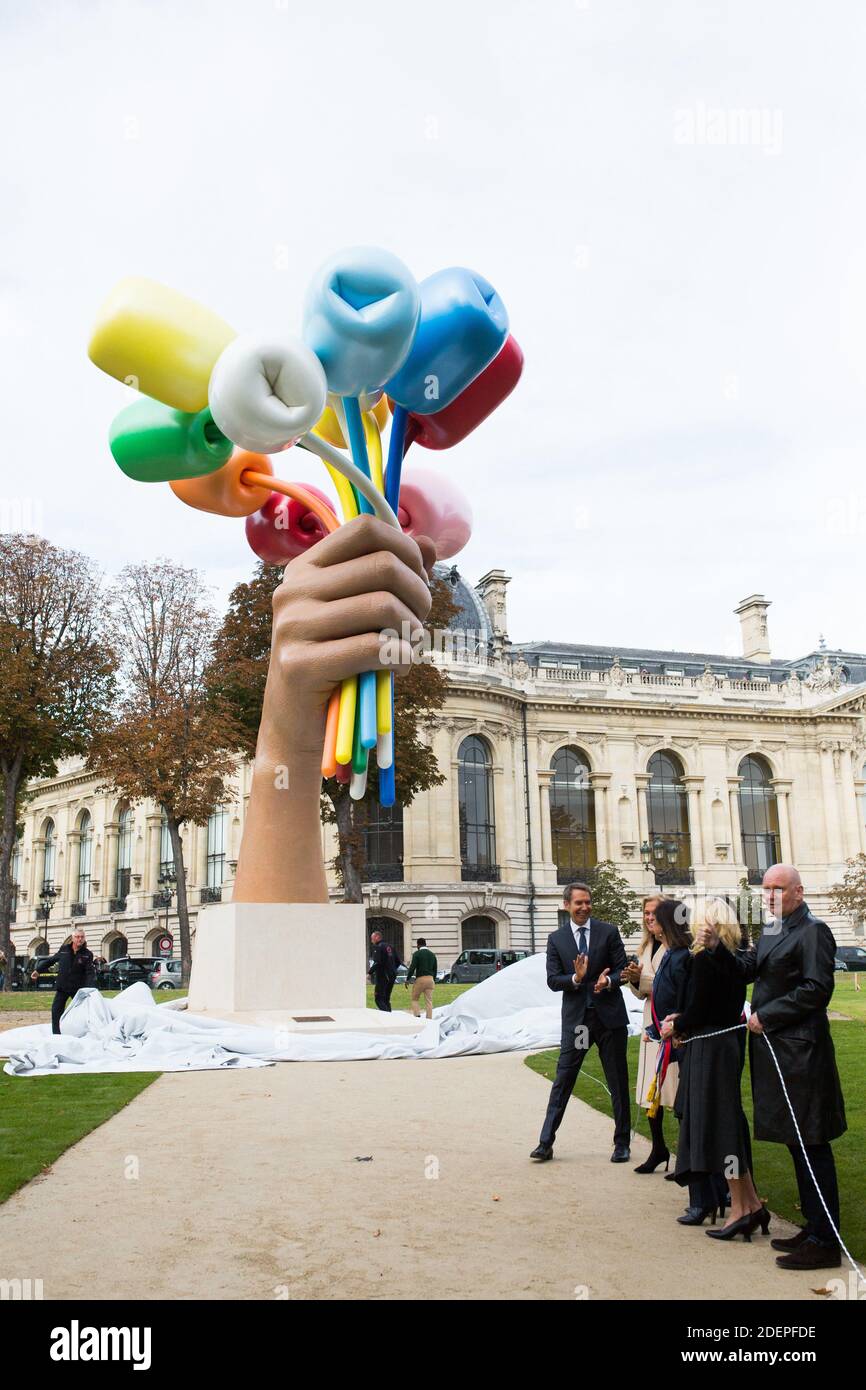 Mayor of Paris Anne Hidalgo, US artist Jeff Koons, ex US ambassador