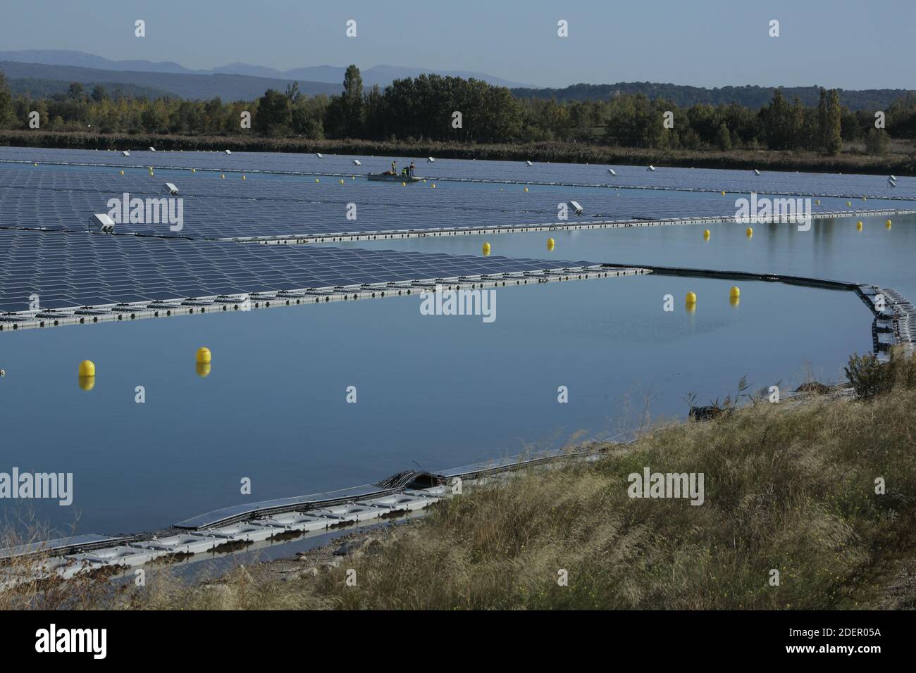Largest floating solar farm hi-res stock photography and images - Alamy