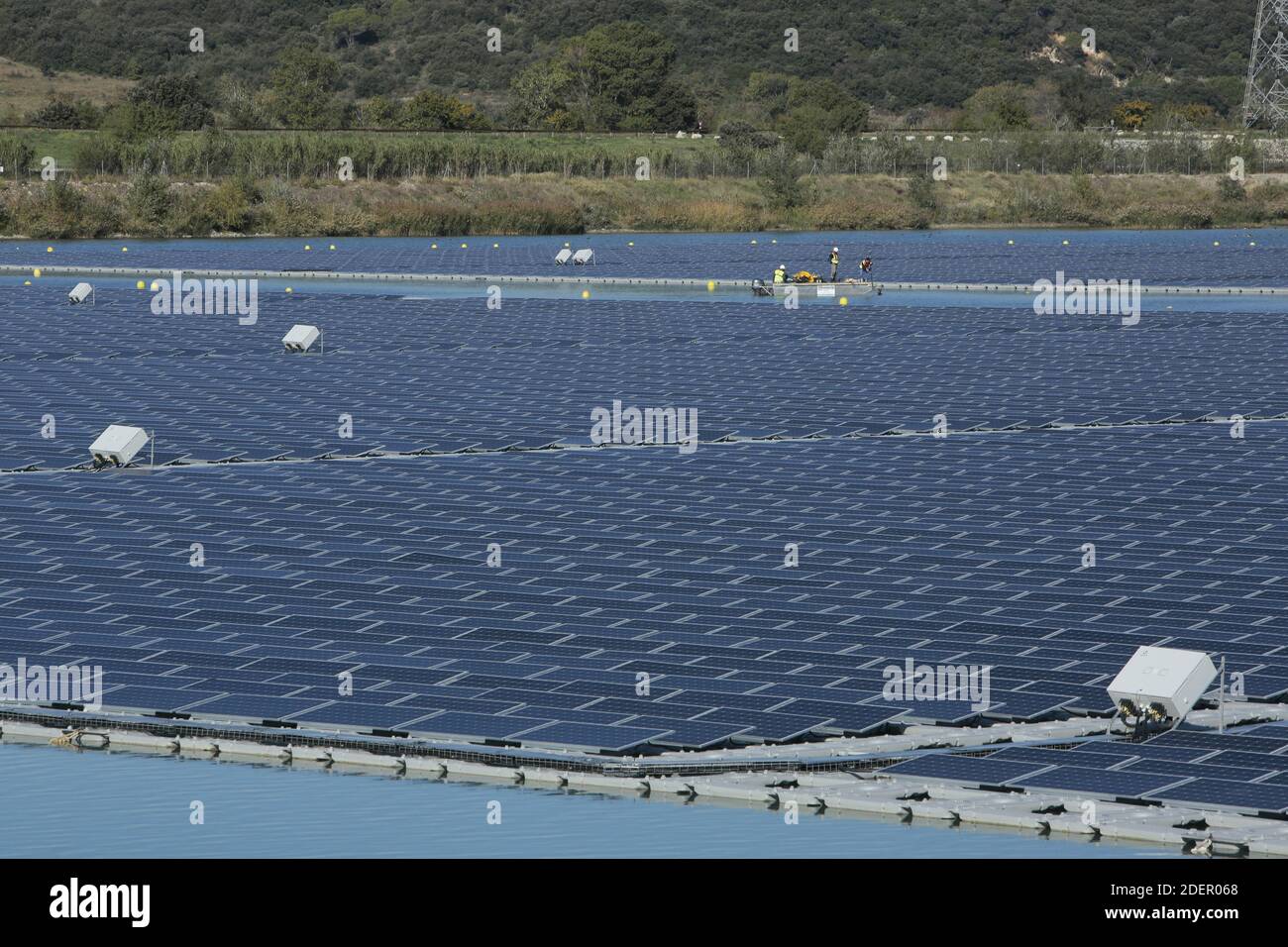 Largest floating solar farm hi-res stock photography and images - Alamy