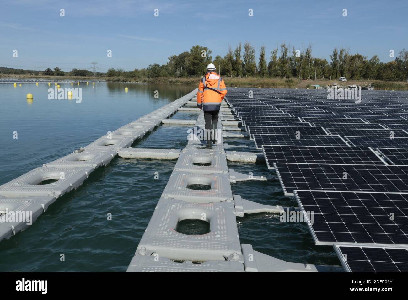 Largest floating solar farm hi-res stock photography and images - Alamy