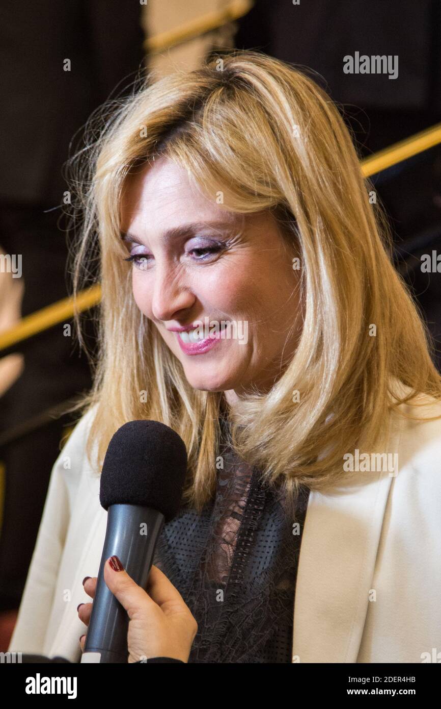 Julie Gayet during the 27th L'Espoir Gala of the Cancer League at the