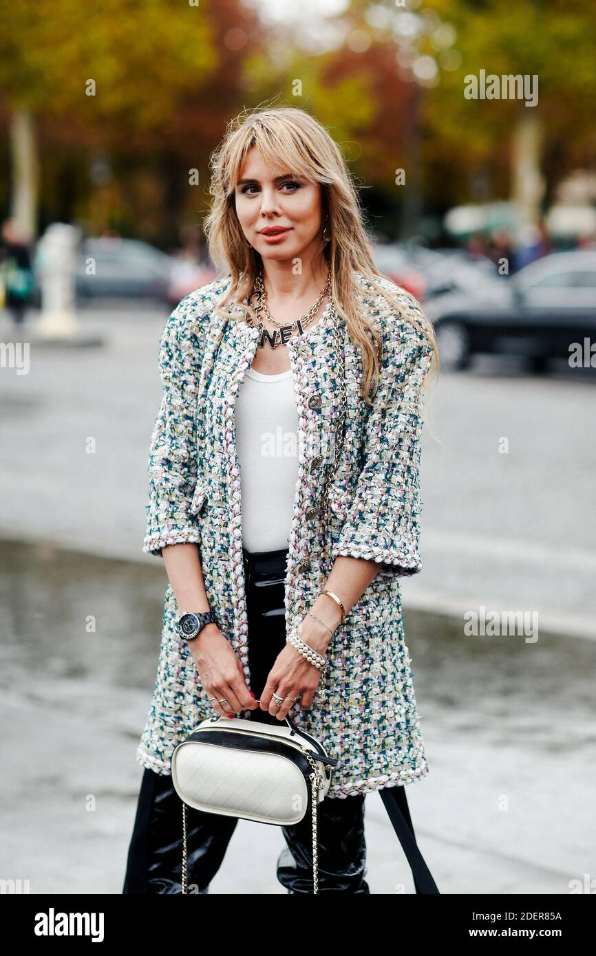 Street style, arriving at Chanel Spring-Summer 2020 ready-to-wear show,  held at Grand Palais, Paris, France, on October 1st, 2019. Photo by  Marie-Paola Bertrand-Hillion/ABACAPRESS.COM Stock Photo - Alamy