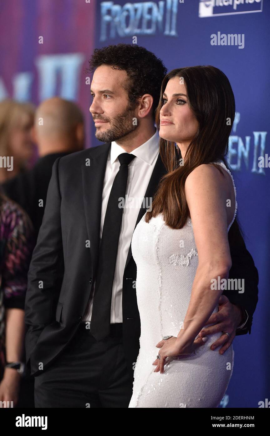 Aaron lohr and idina menzel hi-res stock photography and images - Alamy