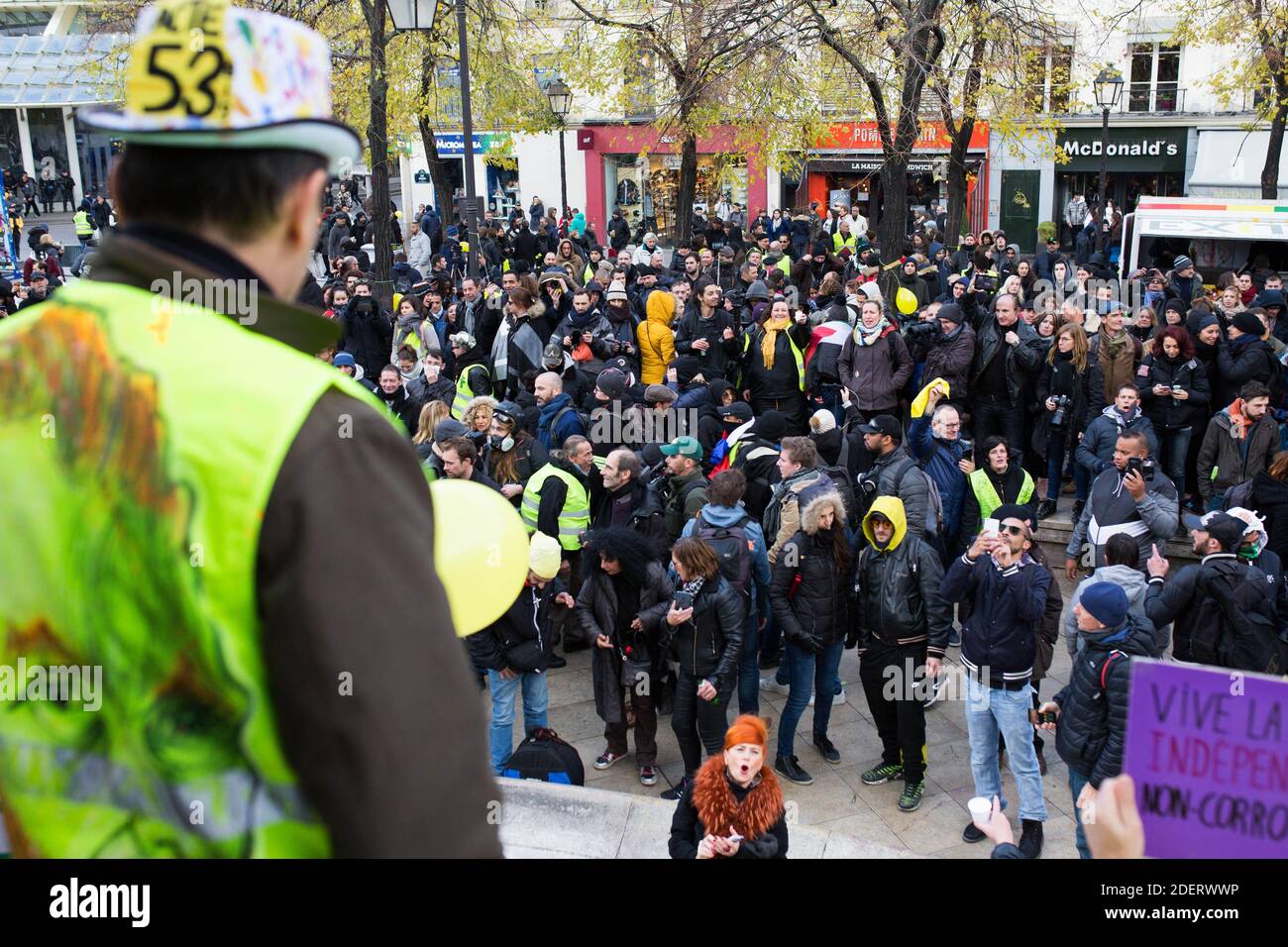 Yellow Vests ( gilet jaune ) general view on the fontaine des innocents  near Les Halles in Paris on November 17, 2019, during a demonstration of  the "yellow vest" (gilets jaunes) marking