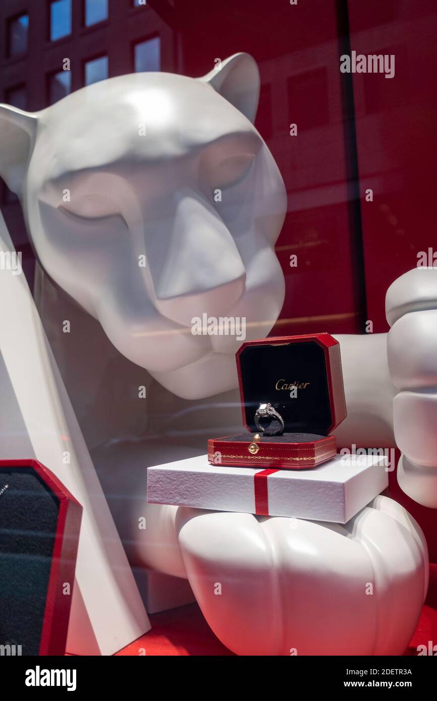 2020 Cartier Holiday Window Display Fifth Avenue Nyc Usa Stock Photo