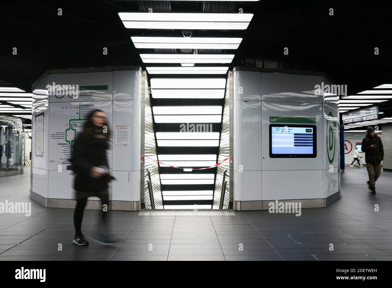 Commuters Walk Past A Rer D Sign In Chatelet In Paris France On December 16 19 During A Strike Of Paris Public Transports Operator Ratp And Of The French State Railway Company