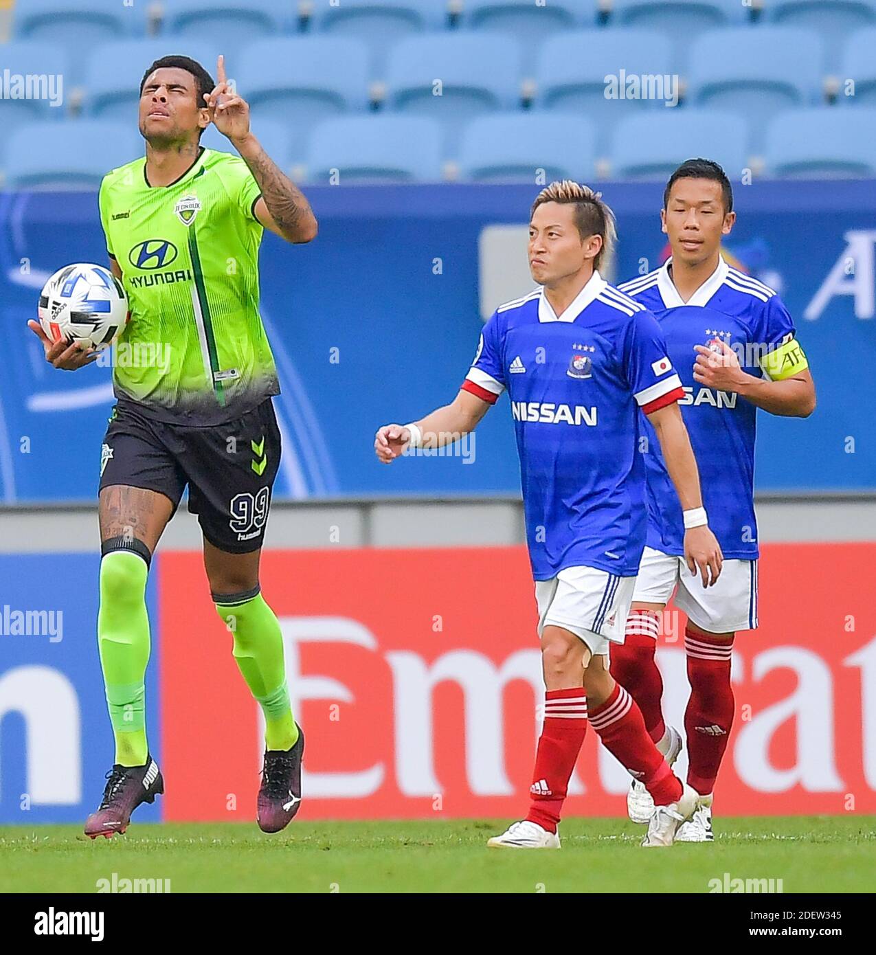 Doha Qatar 1st Dec Gustavo L Of Jeonbuk Hyundai Motors Fc Celebrates After Scoring During The Group H Football Match Of The Afc Champions League Between Yokohama F Marinos Of Japan