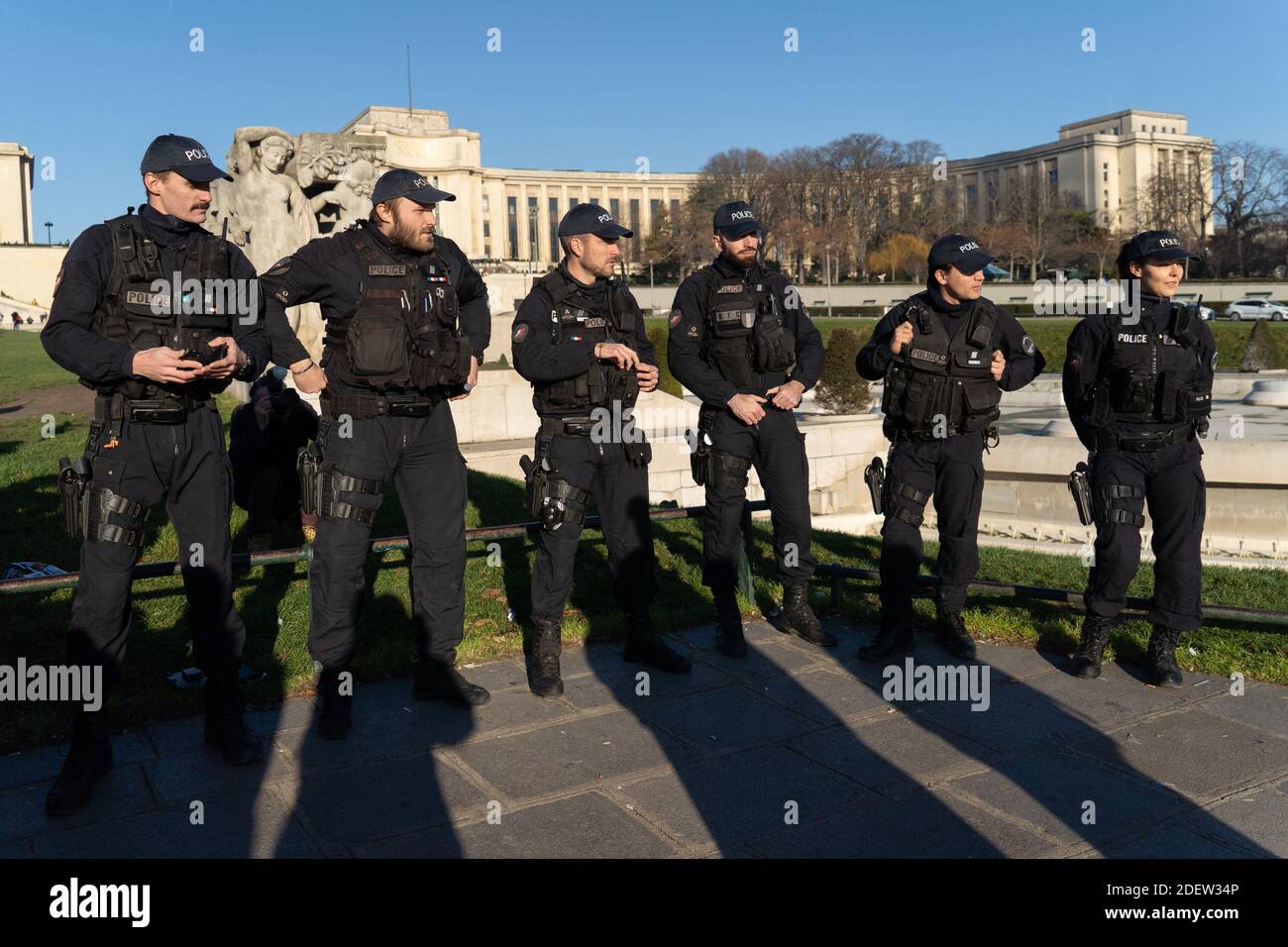 La Brigade Territoriale de Contact patrouille dans les jardins du Trocadéro  à Paris le 30 décembre 2019. The Territorial Contact Brigade patrols the  Trocadero Gardens in Paris on 30 December 2019. Photo