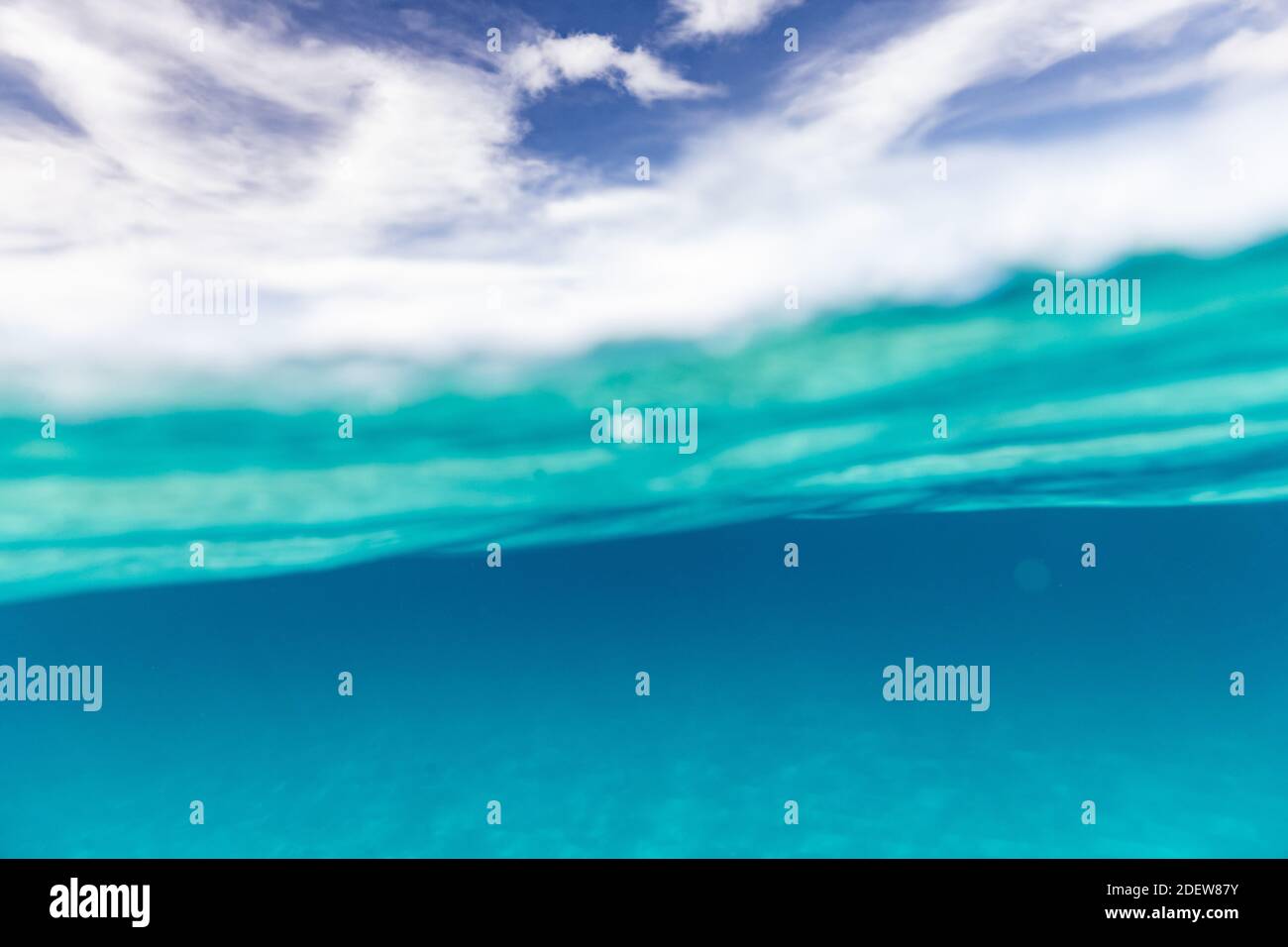 Layers of clear blue ocean and sky in hawaii Stock Photo - Alamy