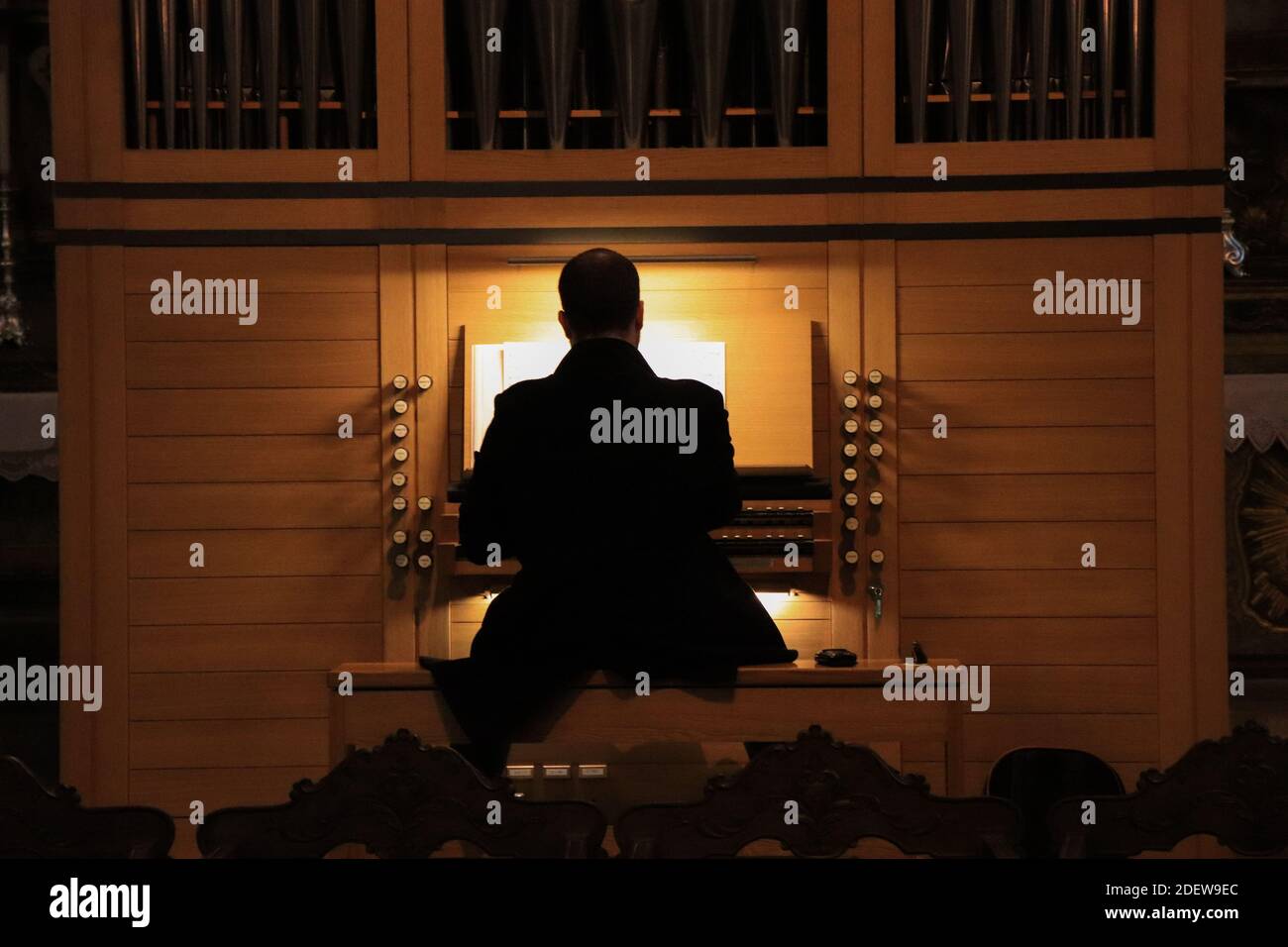 Man playing pipe organ in a church Stock Photo Alamy