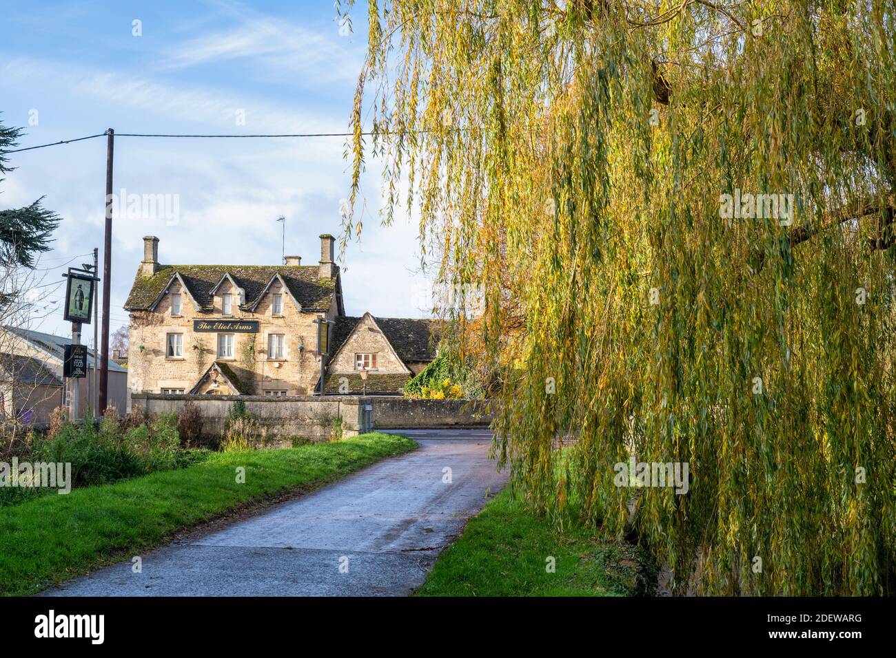 The Eliot Arms in South Cerney from Bow Wow Lane in autumn. South Cerney, Cotswolds, Gloucestershire, England Stock Photo