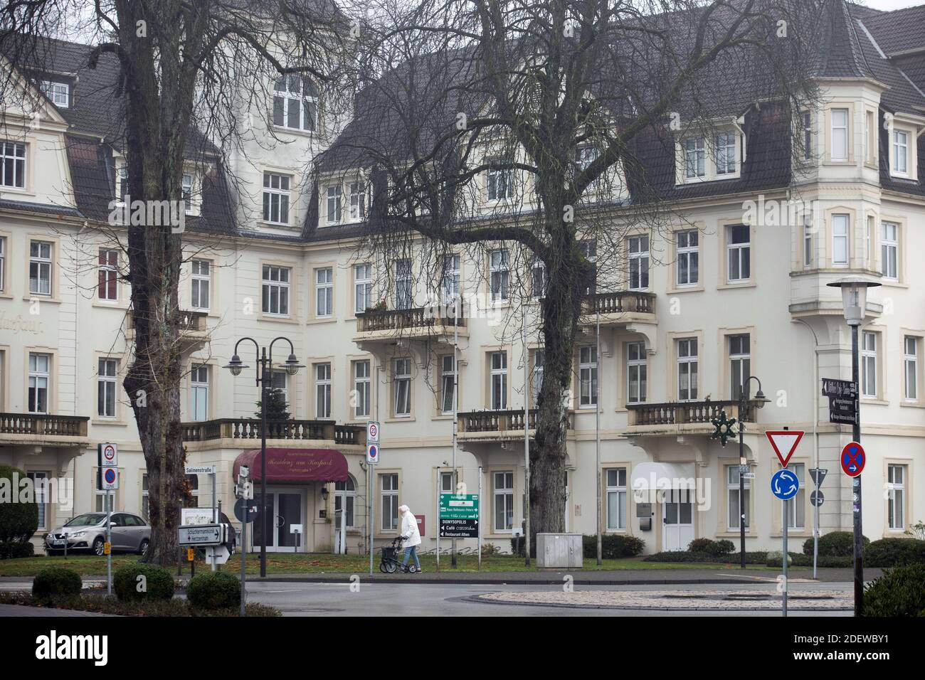 Bad Rothenfelde, Germany. 01st Dec, 2020. View of the residence at the spa gardens in the centre of the spa town. The approximately 40 health resorts and spas in Lower Saxony suffer from the effects of the Corona pandemic. Credit: Friso Gentsch/dpa - ATTENTION: The person was pixelated for legal reasons/dpa/Alamy Live News Stock Photo