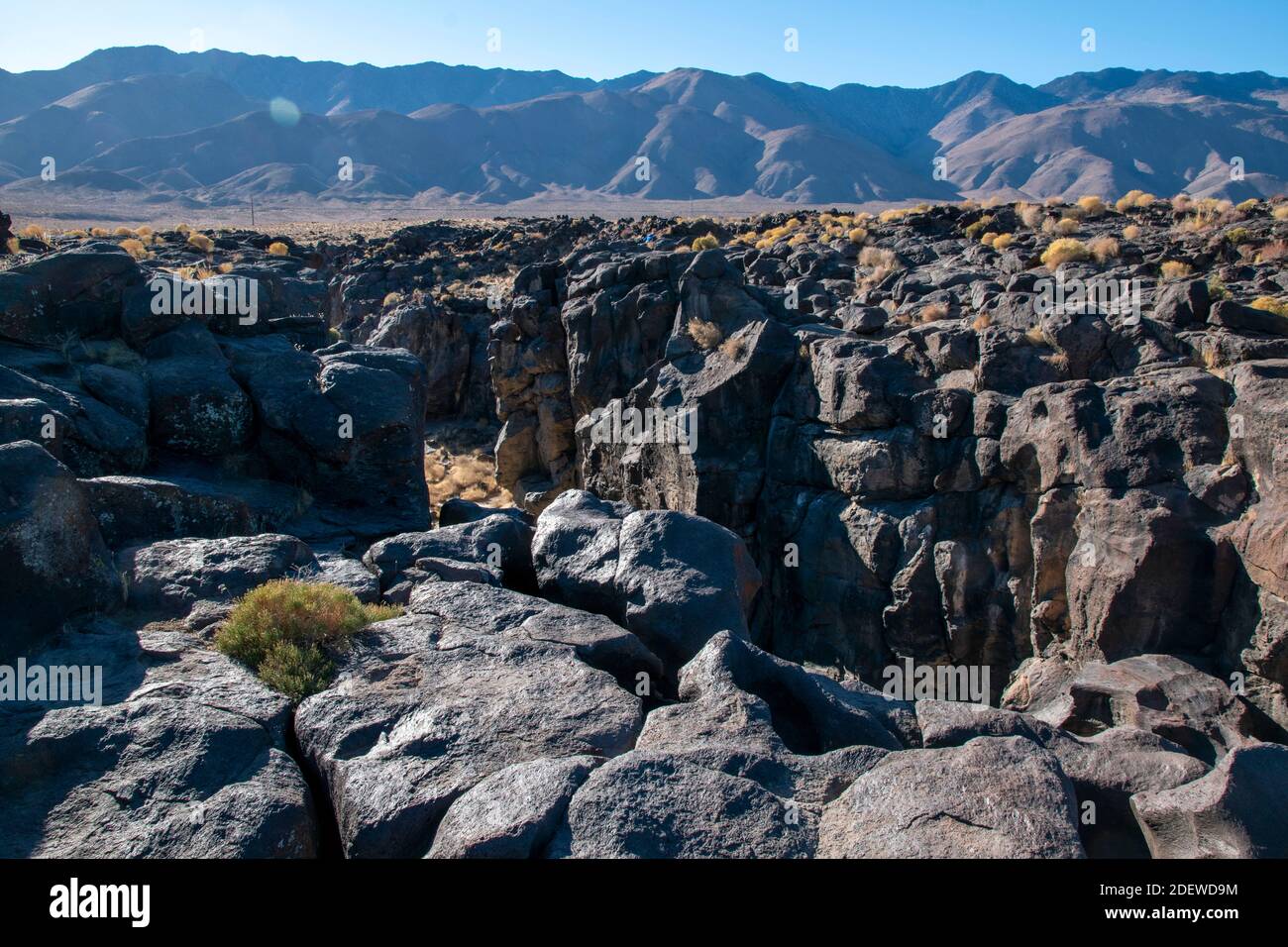 Fossil Falls is a dry riverbed that at one point featured a waterfall. It  is located in Owens Valley, Inyo County, CA Stock Photo - Alamy