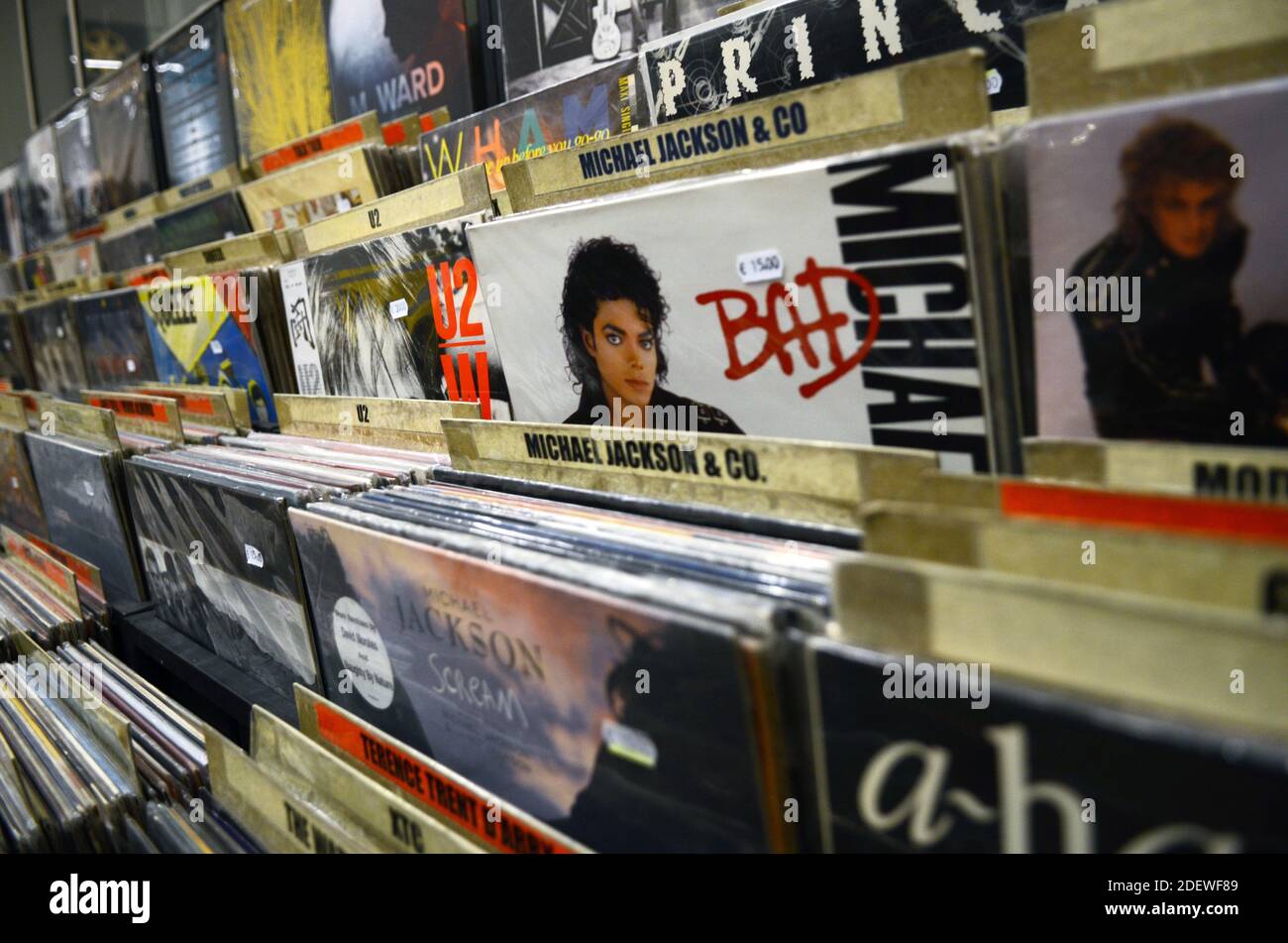 Pop, disco, rock y funk artista, Michael Jackson álbum de música en disco  LP de vinilo. Título: Thriller álbum de portada Fotografía de stock - Alamy