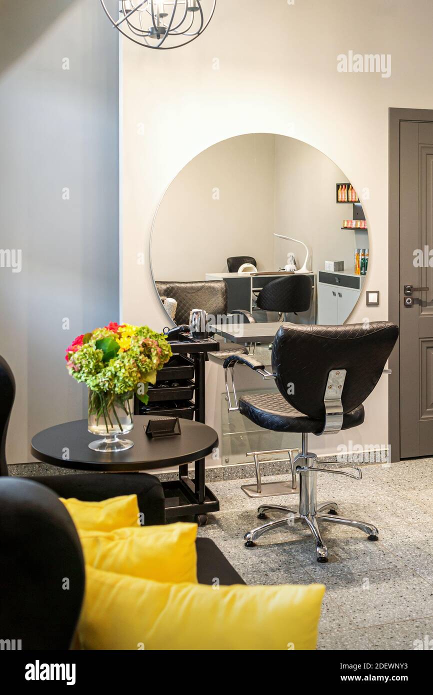 Interior hair salon dresser hi-res stock photography and images - Alamy