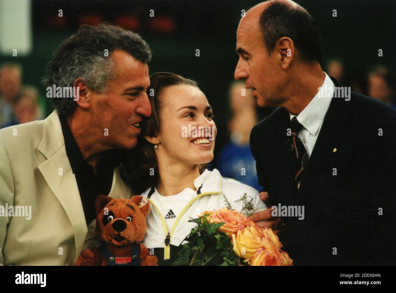Swiss tennis player Martina Hingis with D. Fisher and U. Cervellini, Filderstadt, Germany 1999 Stock Photo