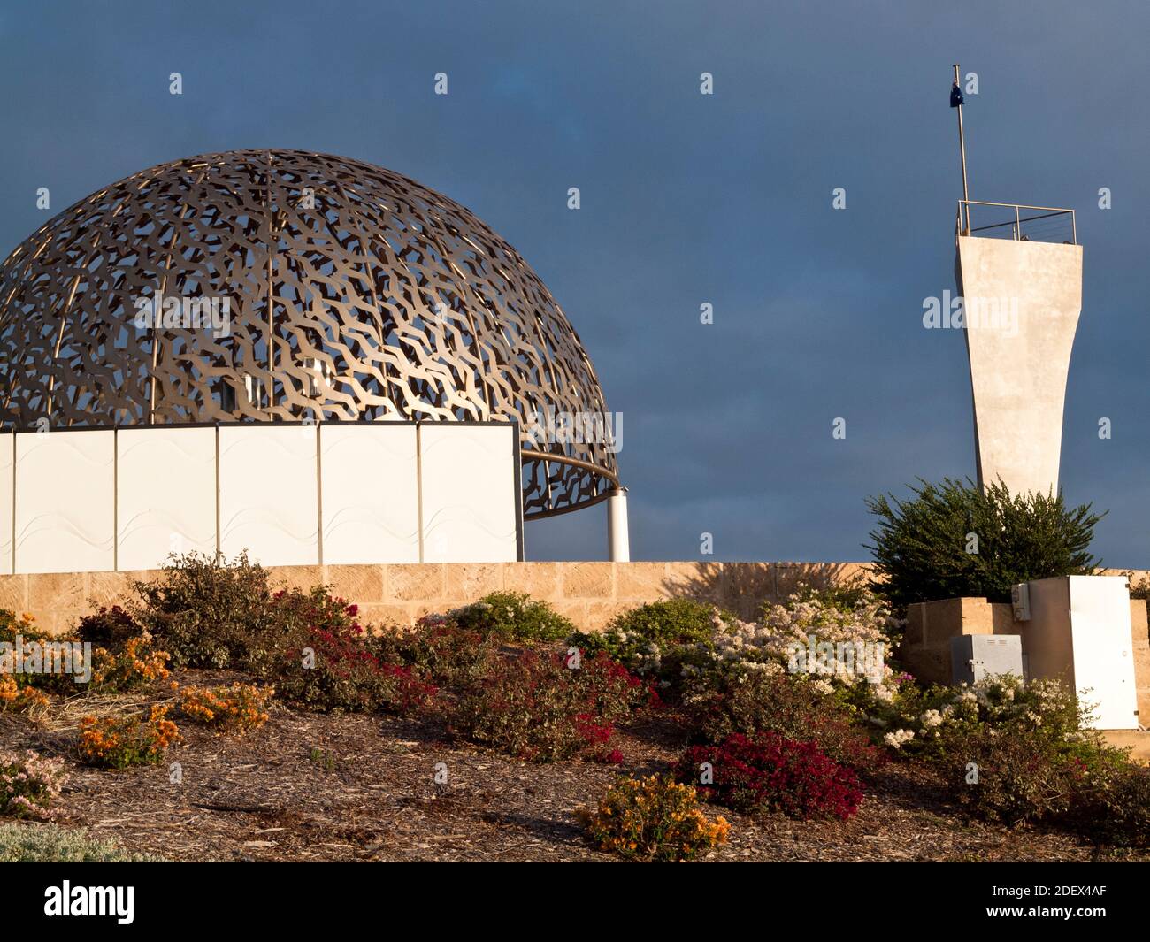 The Sanctuary Dome and The Stele, HMAS Sydney II memorial, Mount Scott, Geraldton, Western Australia Stock Photo