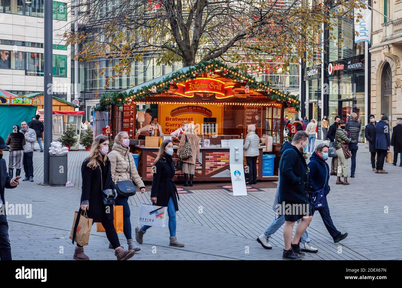 Duesseldorf, North Rhine-Westphalia, Germany - Duesseldorf old town in times of the Corona crisis at the second part lockdown, individual Christmas ma Stock Photo