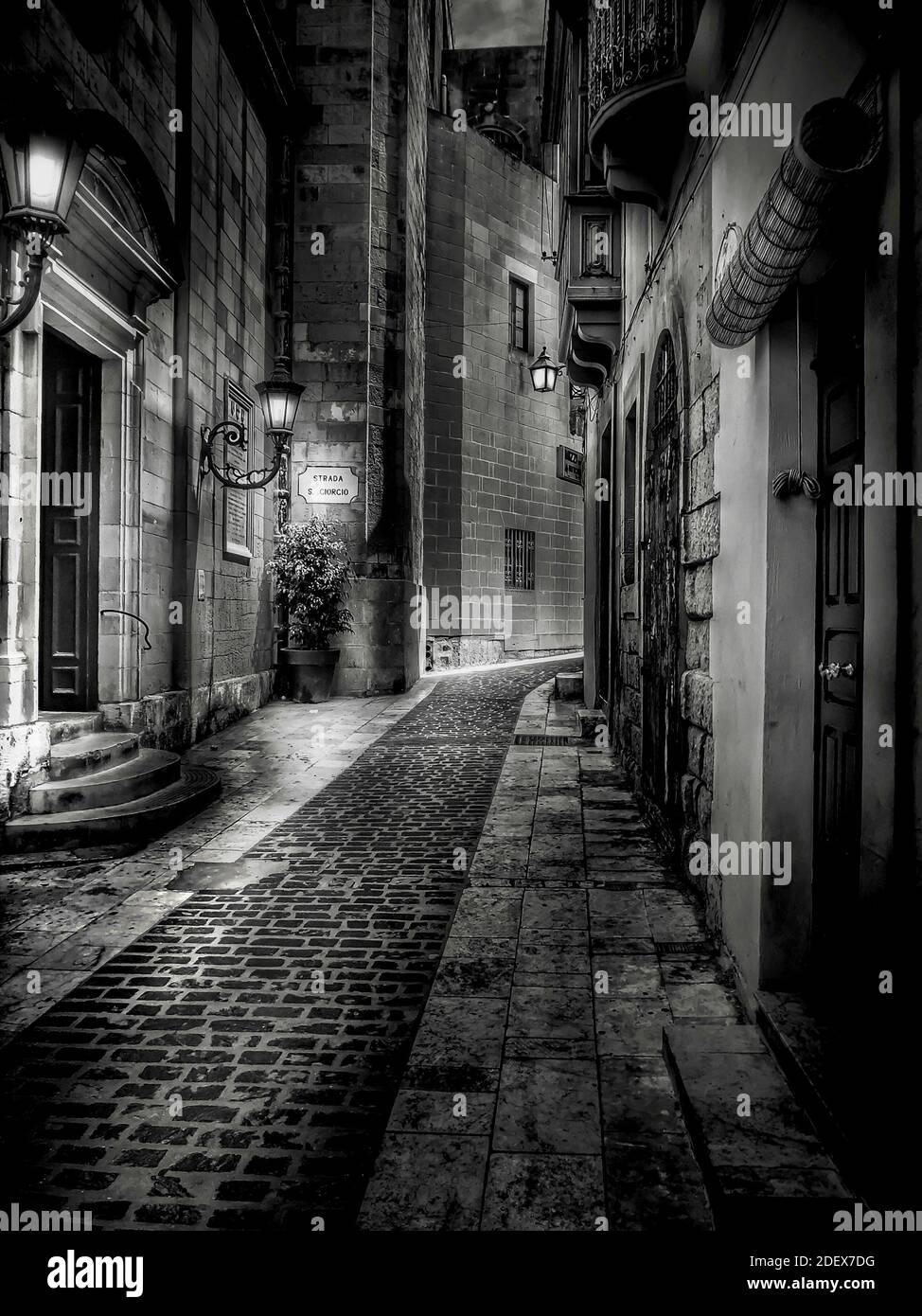 Black white image streets hi-res stock photography and images - Alamy