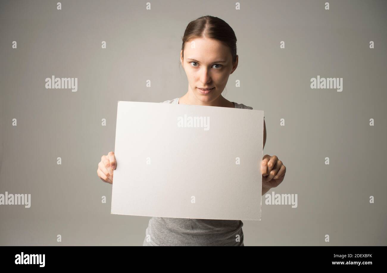 woman holding a sheet of paper in her hand Stock Photo - Alamy