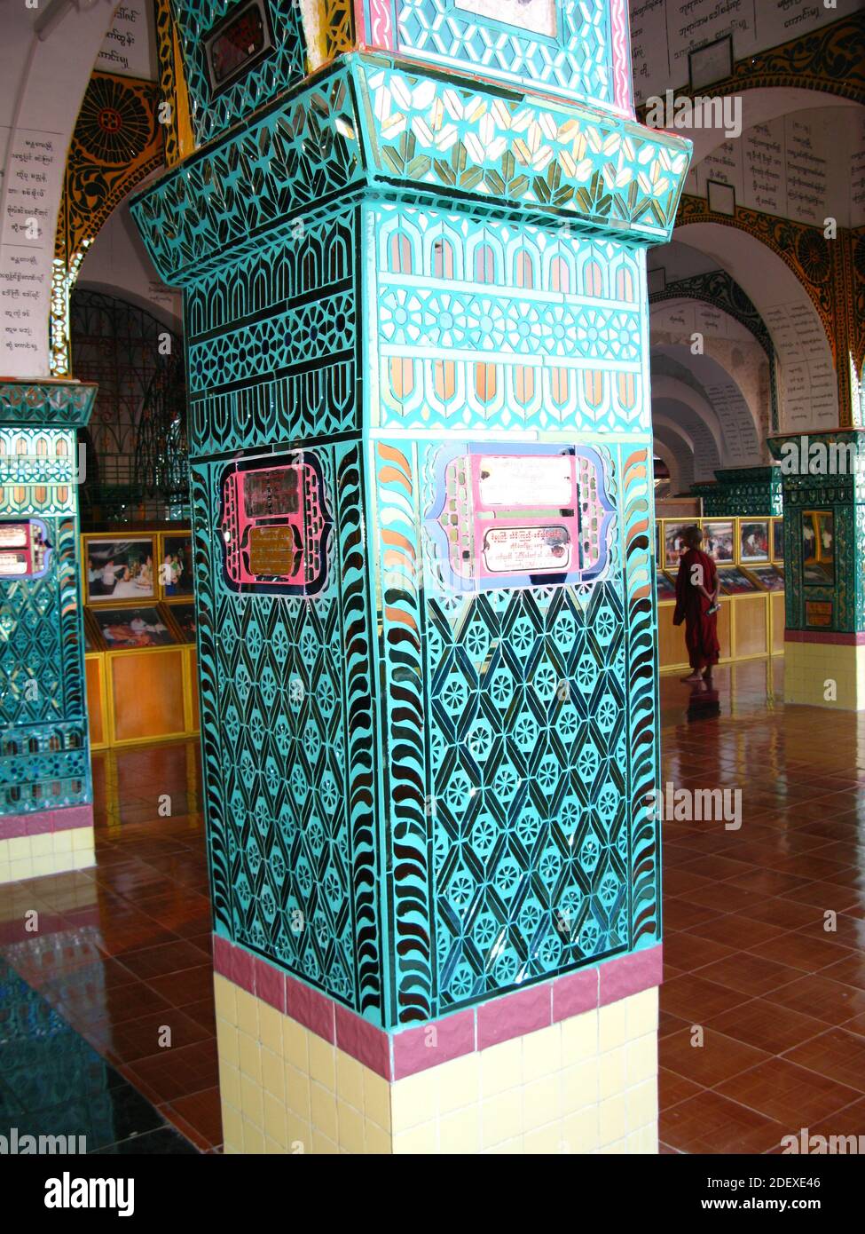 Su Taung Pyi Pagoda, Mandalay, Myanmar Stock Photo