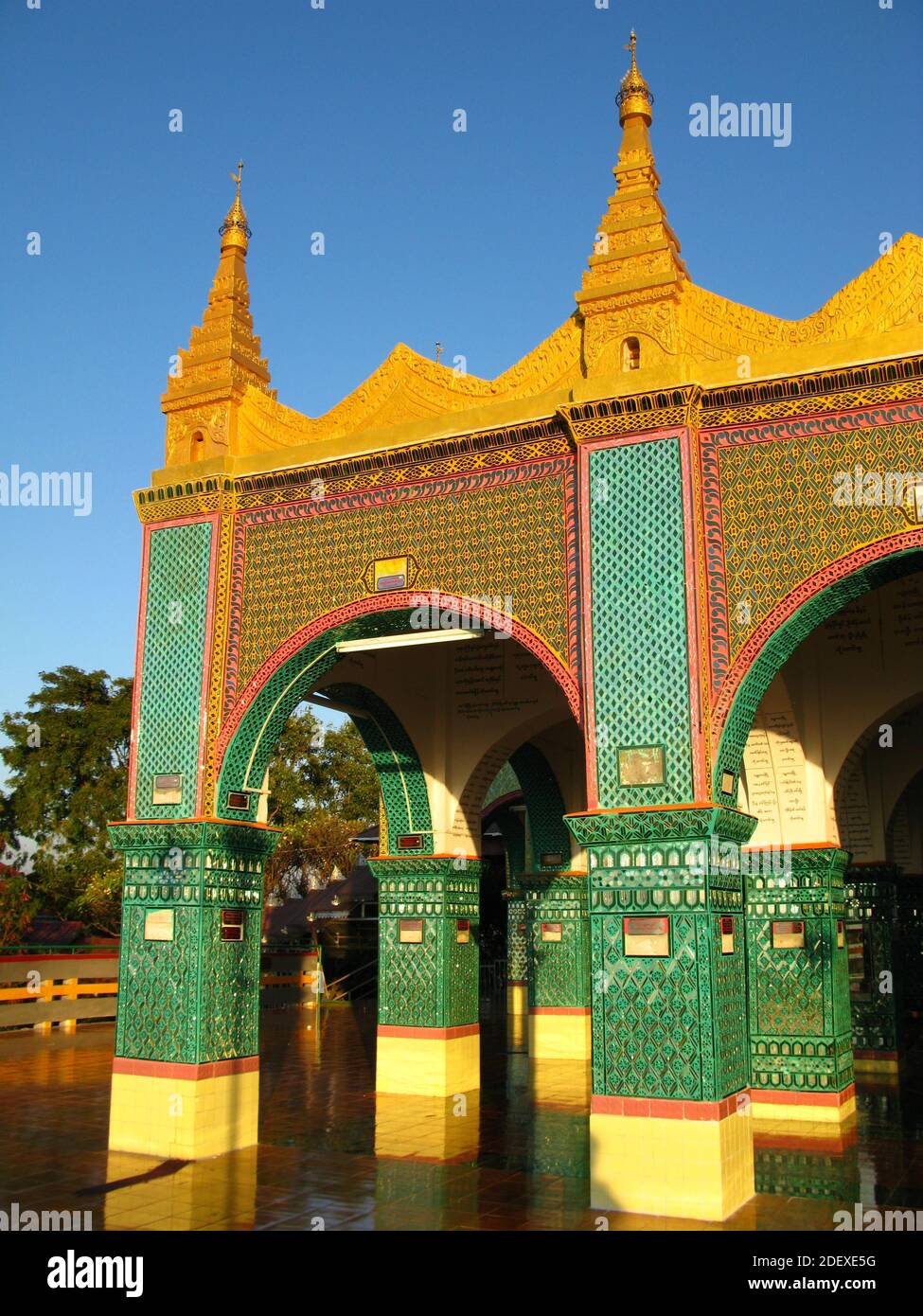 Su Taung Pyi Pagoda, Mandalay, Myanmar Stock Photo