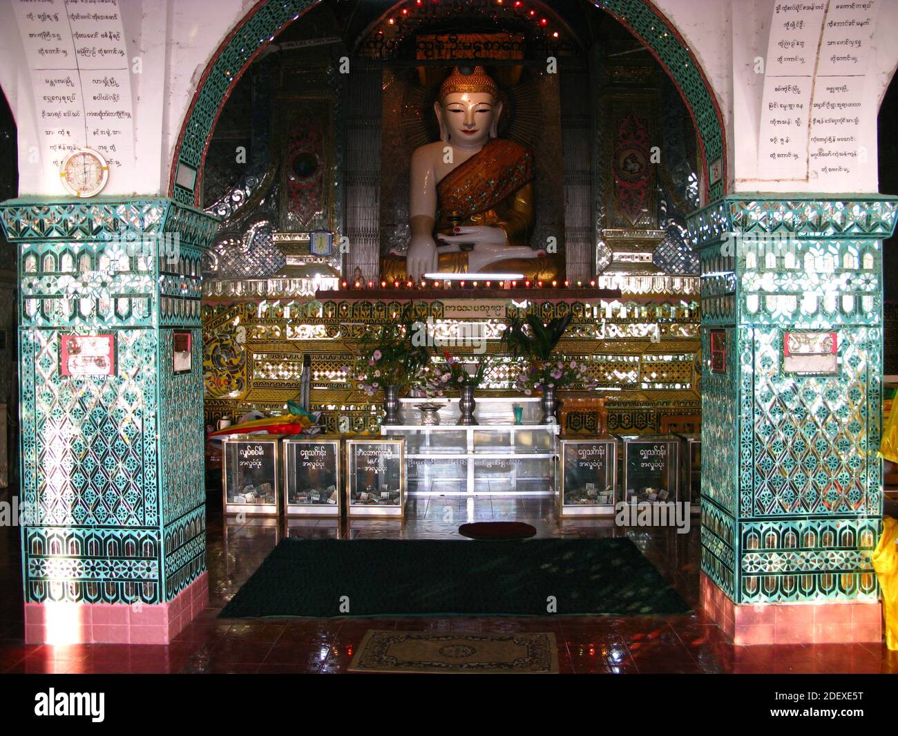 Su Taung Pyi Pagoda, Mandalay, Myanmar Stock Photo