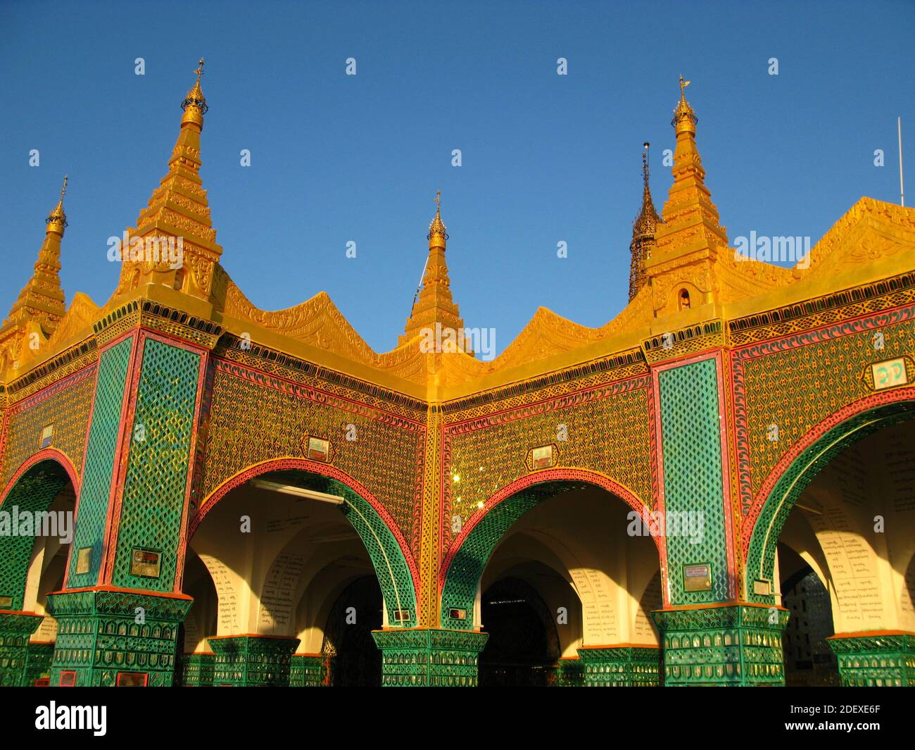Su Taung Pyi Pagoda, Mandalay, Myanmar Stock Photo