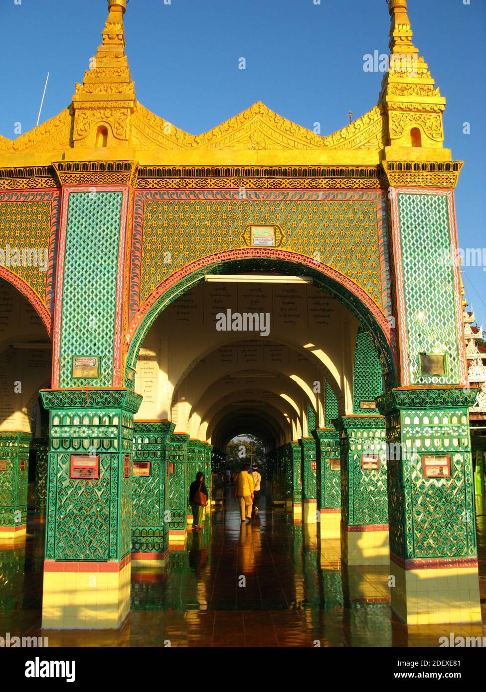 Su Taung Pyi Pagoda, Mandalay, Myanmar Stock Photo