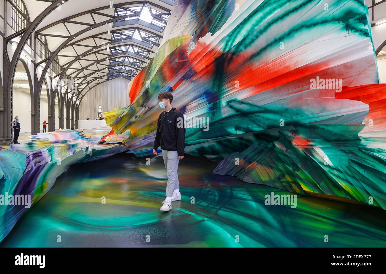 Kunstausstellung von Katharina Grosse 'It wasn´t us', Hamburger Bahnhof, Moabit, Mitte, Berlin, Deutschland Stock Photo