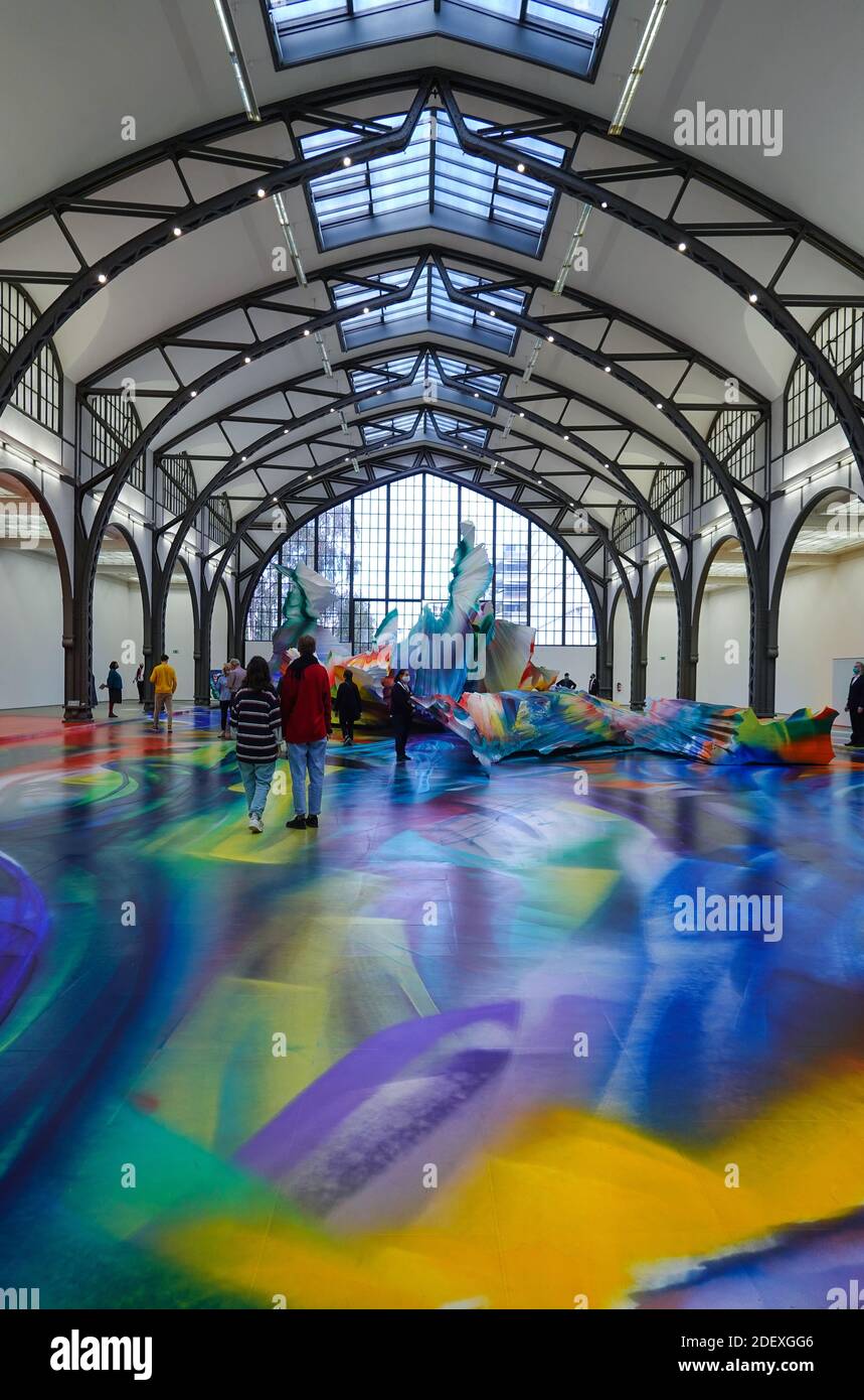 Kunstausstellung von Katharina Grosse 'It wasn´t us', Hamburger Bahnhof, Moabit, Mitte, Berlin, Deutschland Stock Photo