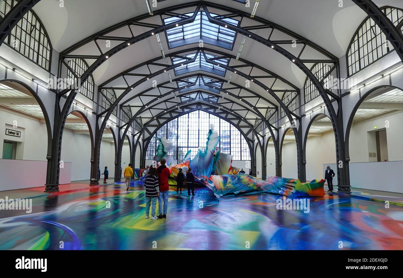 Kunstausstellung von Katharina Grosse 'It wasn´t us', Hamburger Bahnhof, Moabit, Mitte, Berlin, Deutschland Stock Photo