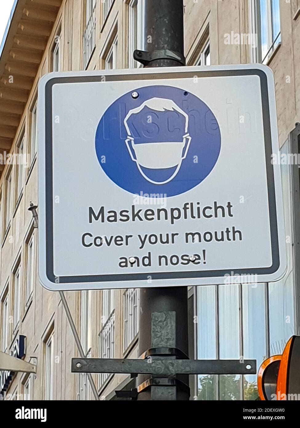 Face covering mandatory sign hi-res stock photography and images - Alamy