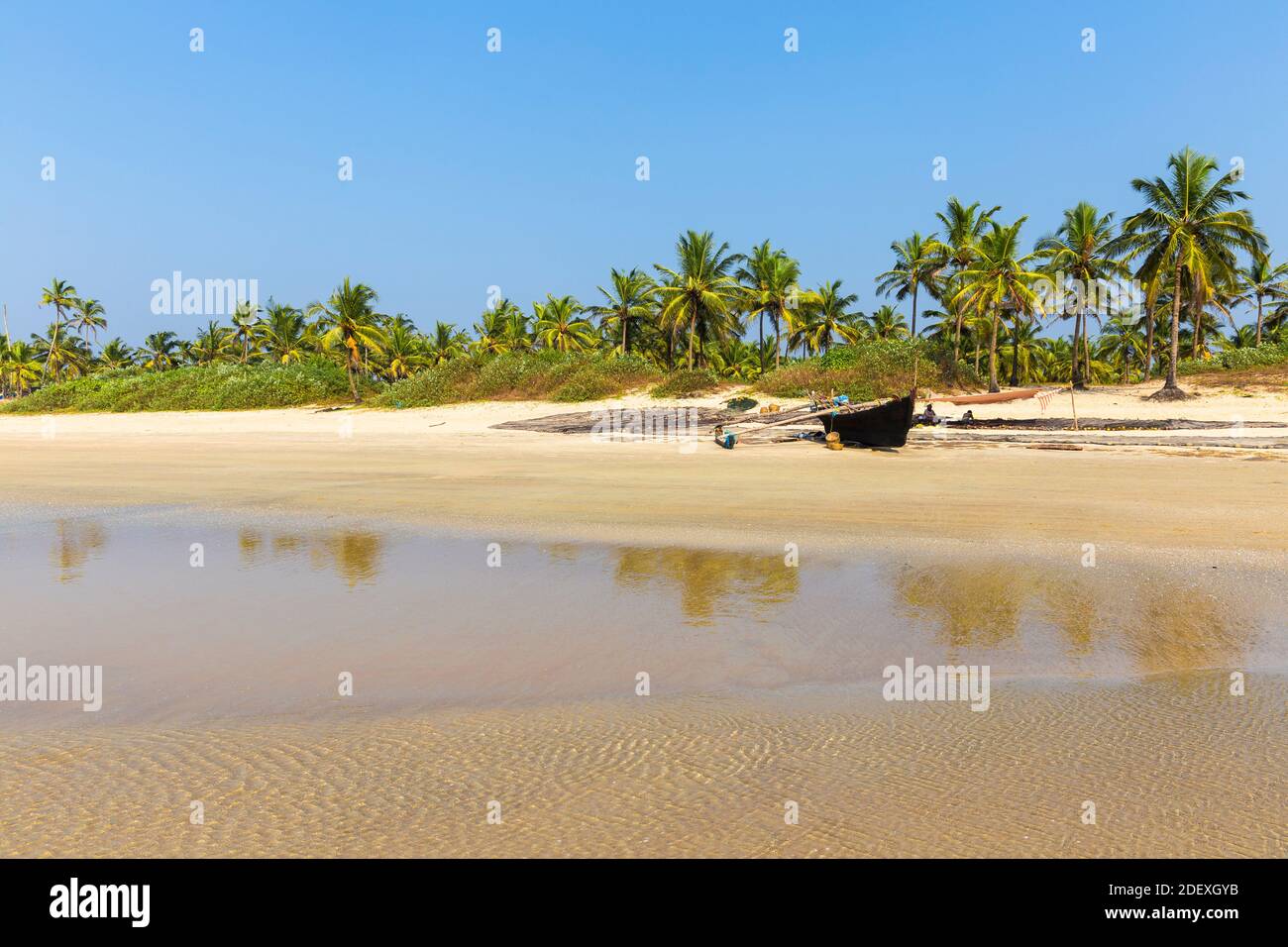 Goa fishing boat hi-res stock photography and images - Alamy