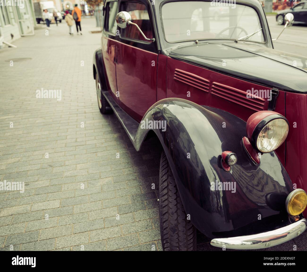 Retro parked car hi-res stock photography and images - Alamy