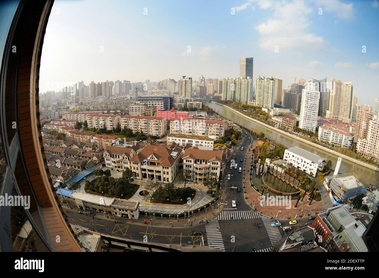Shanghai urban landscape streets hi-res stock photography and images ...