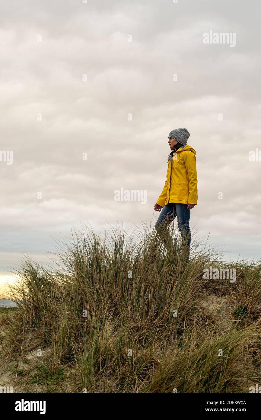 Woman wearing yellow top hi-res stock photography and images - Alamy