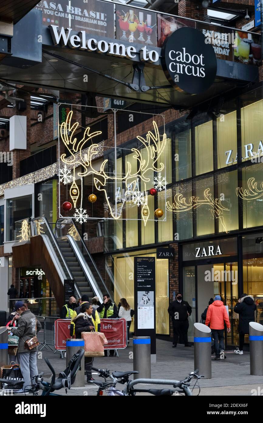 Bristol, UK. 2nd Dec, 2020. Nonessential shops are now open in tier 3