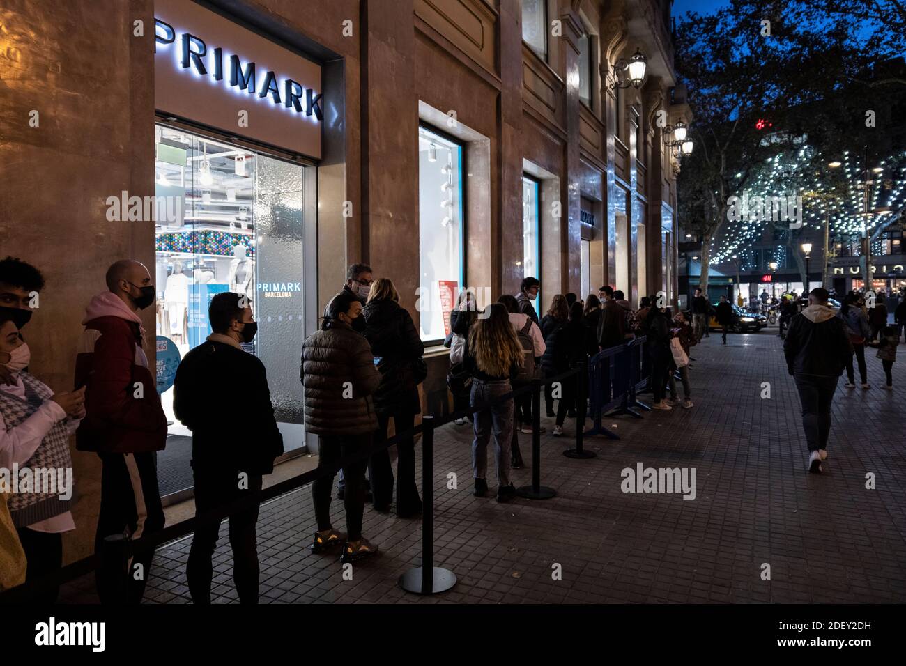 Barcelona. 30.11.2020. Christmas lights on and first Christmas shopping in the Plaça Catalunya area. Photographer: © Aitor Rodero. Stock Photo