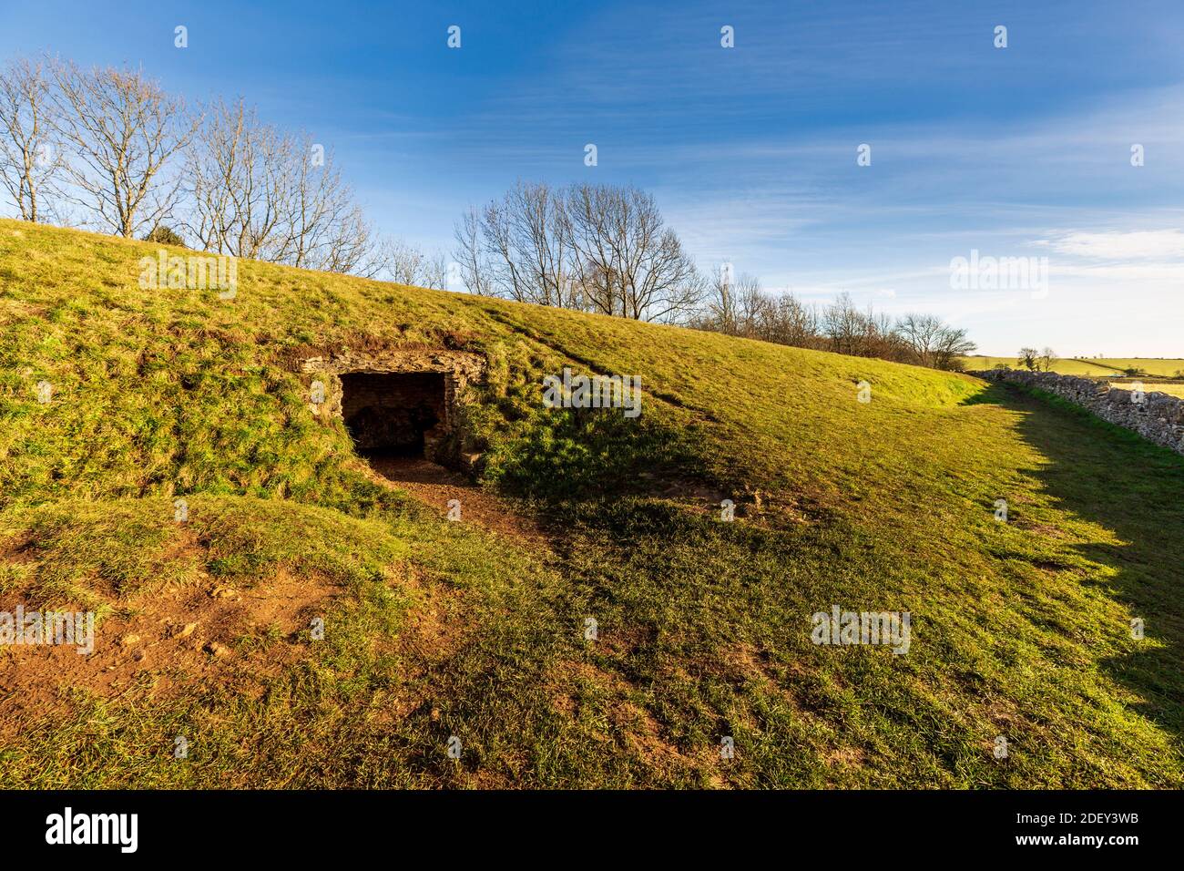 Looking south along Belas Knap Neolithic Long Barrow with the western Burial chamber, Gloucestershire, England Stock Photo